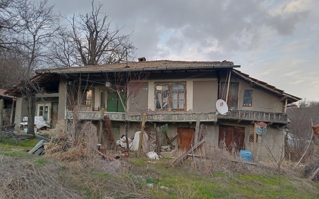 Продавам къща в  с.Срацимир