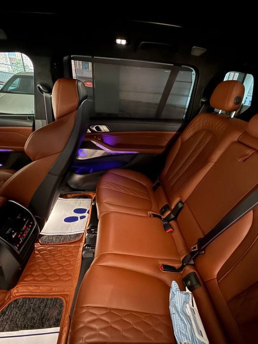 Bmw x7 40i srochna sotiladi