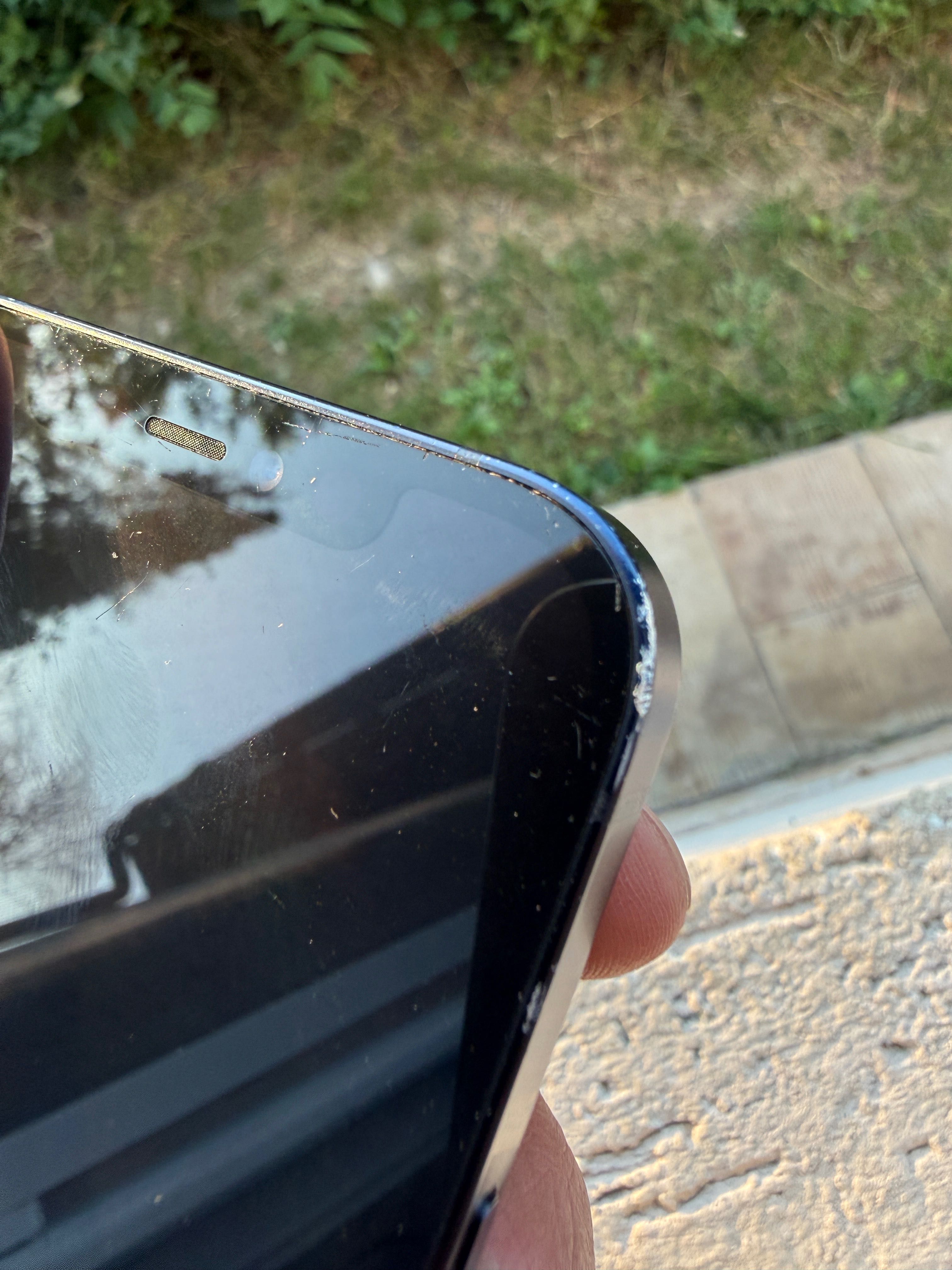 Iphone 12 следи от употреба, работи идеално 86% батерия