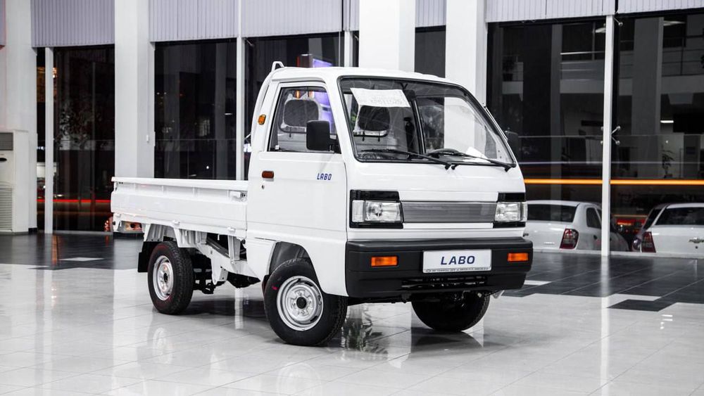 Mashina 800 km yurgan kraska toza