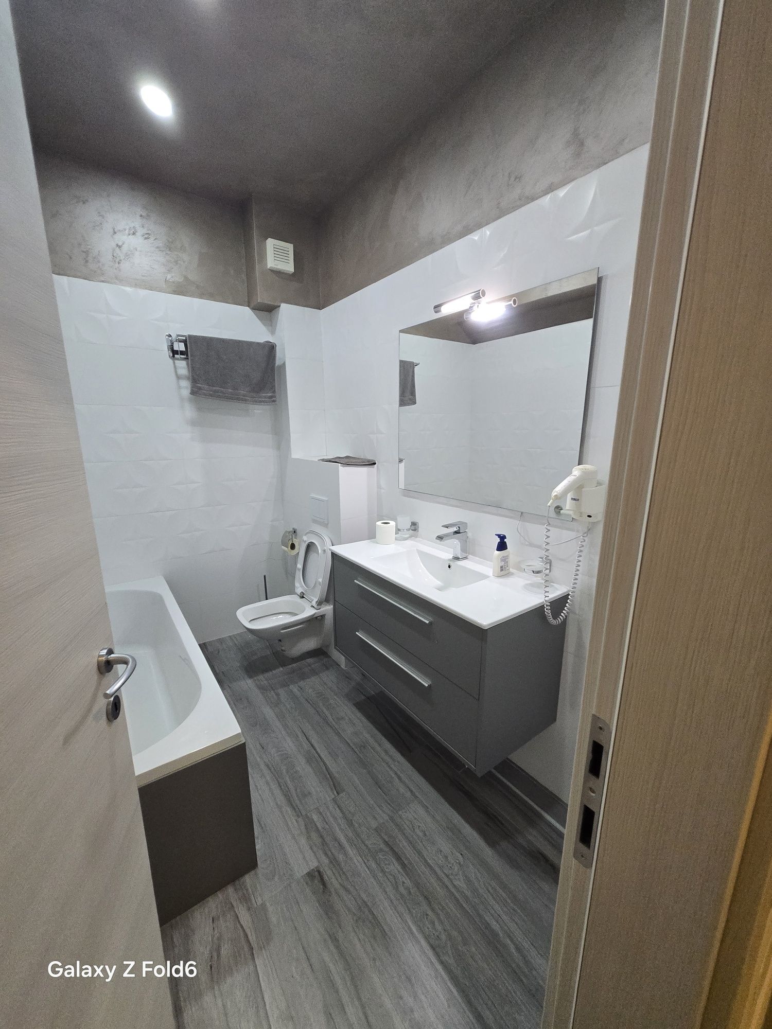 Studio de vânzare în Mamaia Nord  White tower
