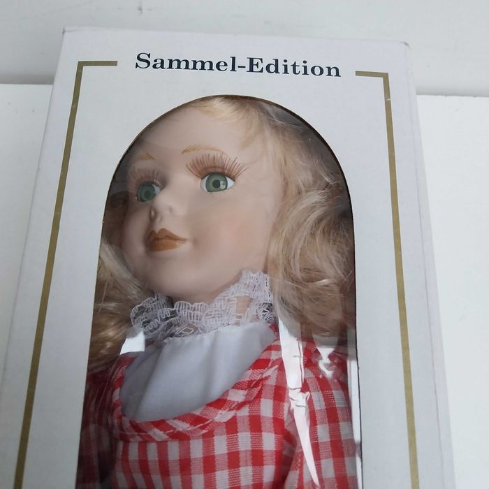 ТОП ОФЕРТА  Немска Порцеланова кукла ,ръчно рисувана.