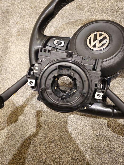 Vand volan r line care se potrivește pe toată gama vag..citiți anuntul