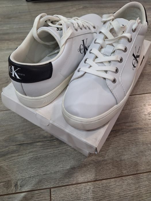 Продавам Кецове Calvin Klein