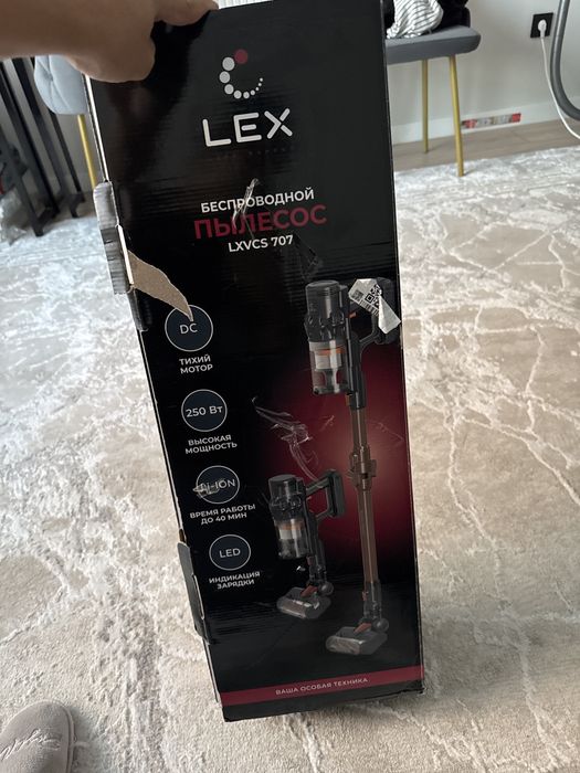 продается беспроводной пылесос 2-3 раза пользовалься хорошо работает
