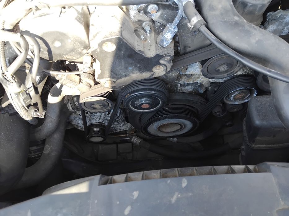 Vând motor e 220 cdi