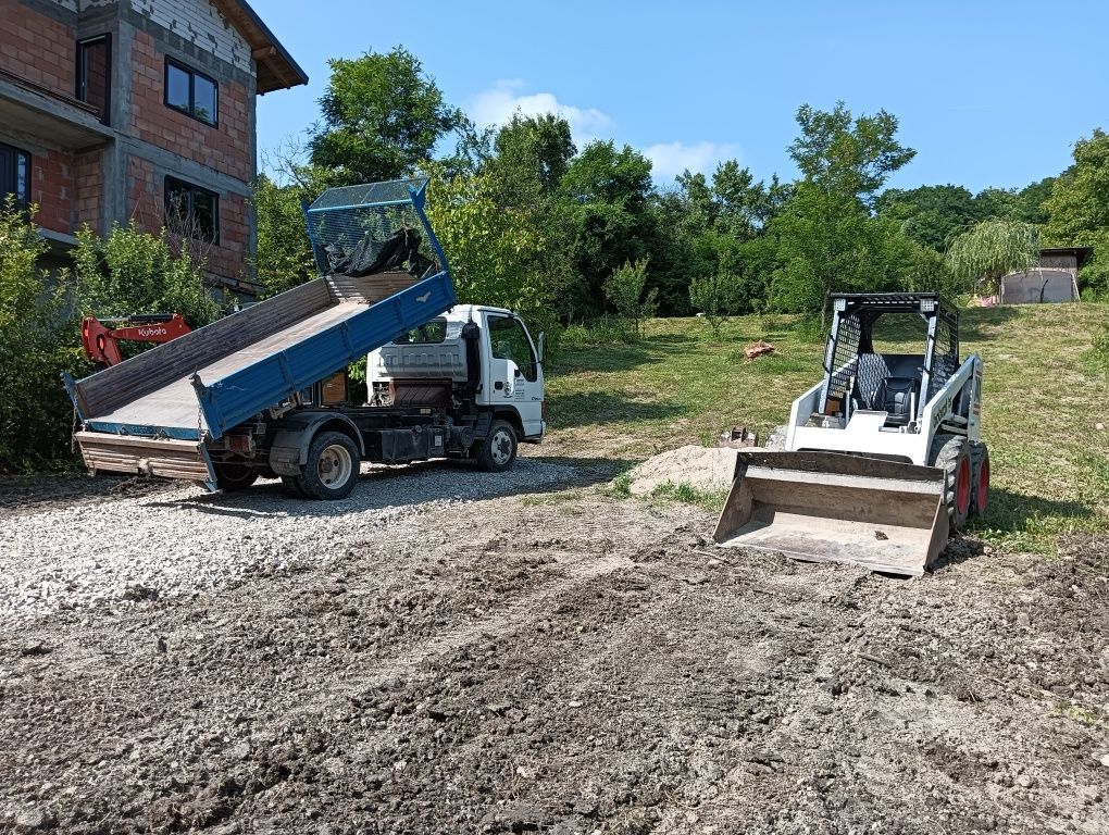 Închiriez utilaje construcții