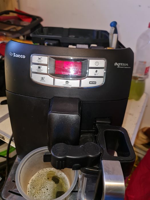 Service reparatii espressoare aparate cafea expresoare Saeco Delonghi