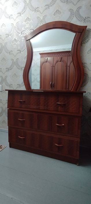 Продаётся шкаф для одежды и трюмо в хорошем качестве