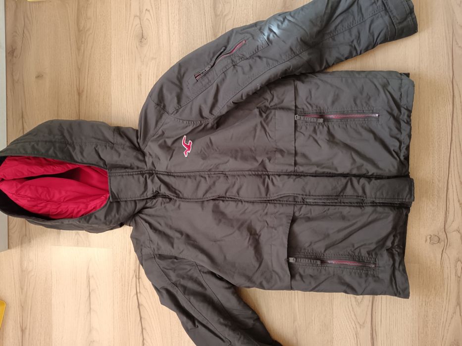 яке Hollister с две качулки