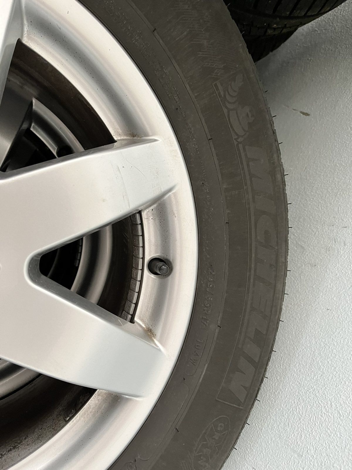 Джанти с гуми 17" за ML W164
Размер 235/65/17
Гуми  MICHELIN, DOT 4220