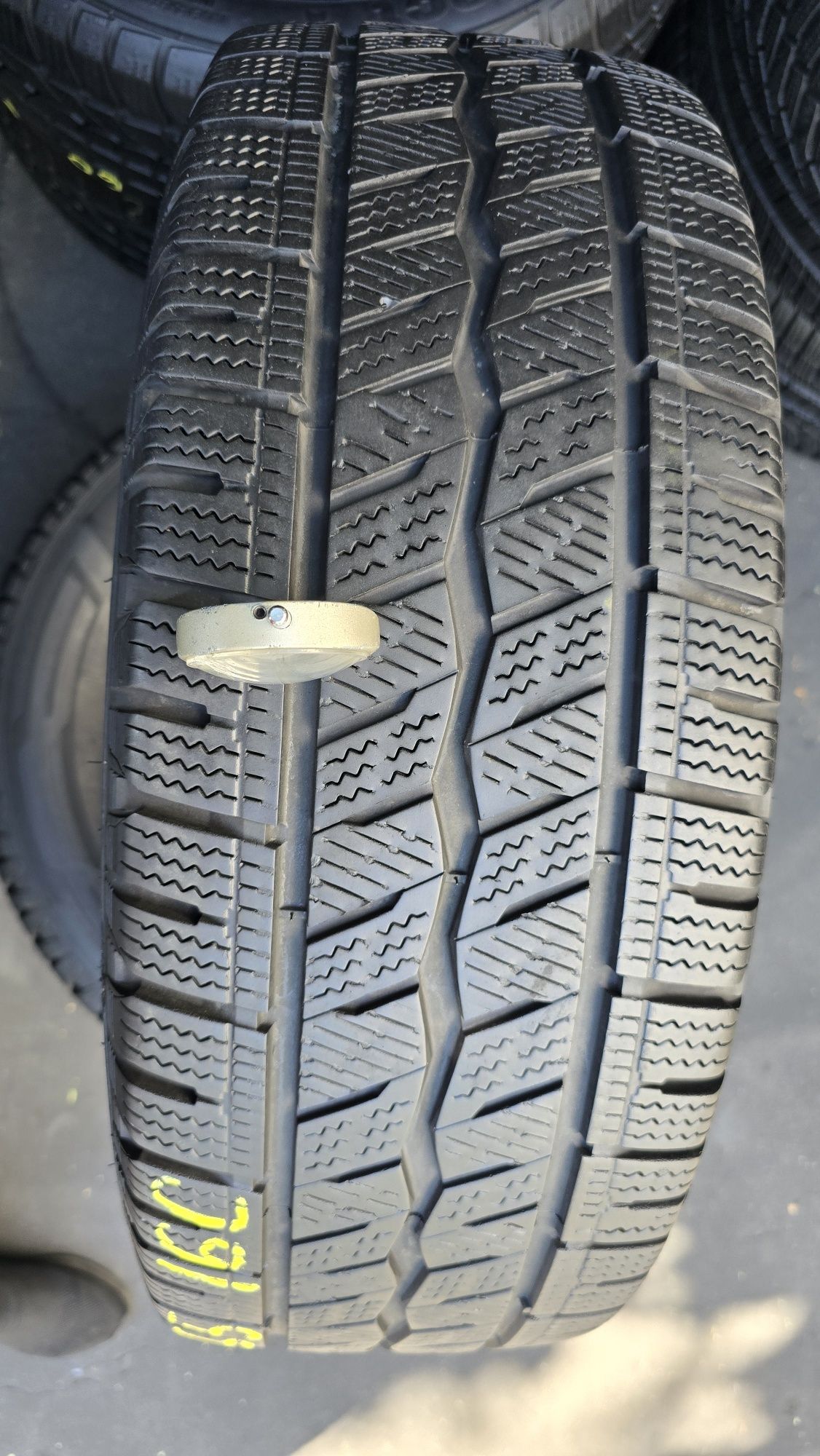 2 anvelope iarnă Hankook 235/65/16 C - dot 2022