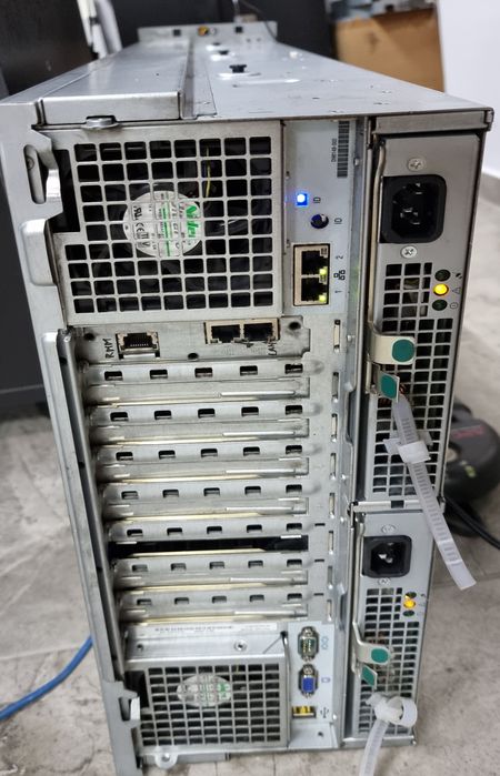 Sistem server configurabil Intel S7000FC4UR