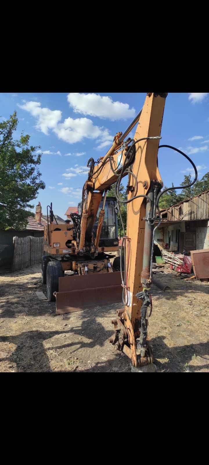 Vand excavator Case