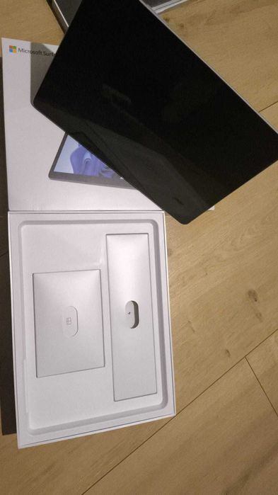 Surface Go 3 + tastatura (foarte putin utilizat)