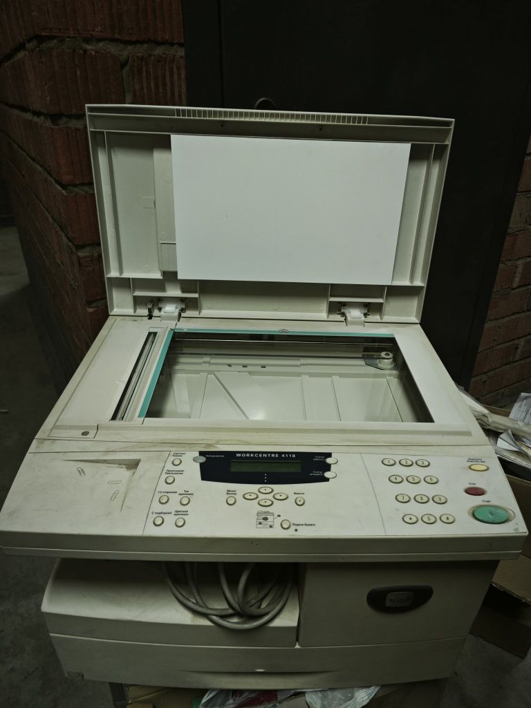 Принтер МФУ Xerox 4118P в хорошем состоянии без поломок