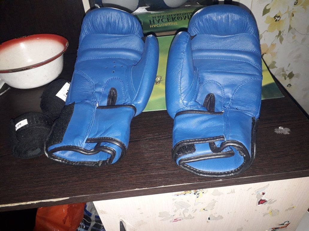 Продам боксёрскую перчатку