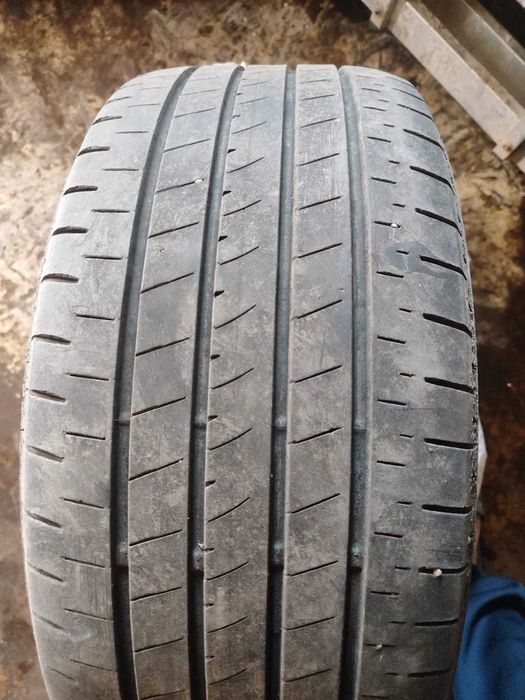 Продаю 2 летние шины BRIDGESTONE 235/45 R18. В хорошем состоянии!