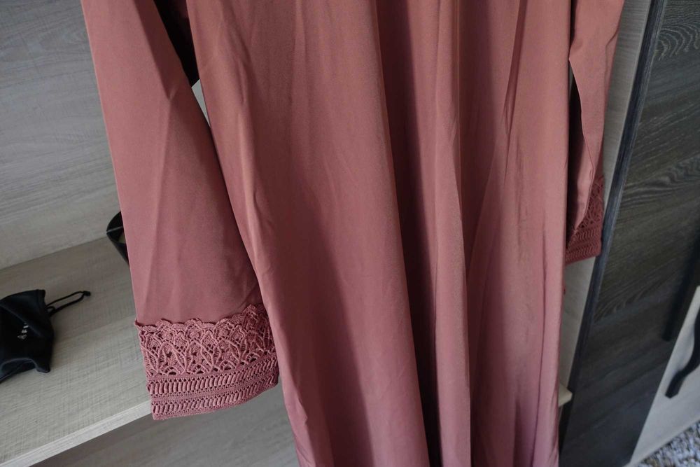 Vand rochii elegante/medii/lungi/midi