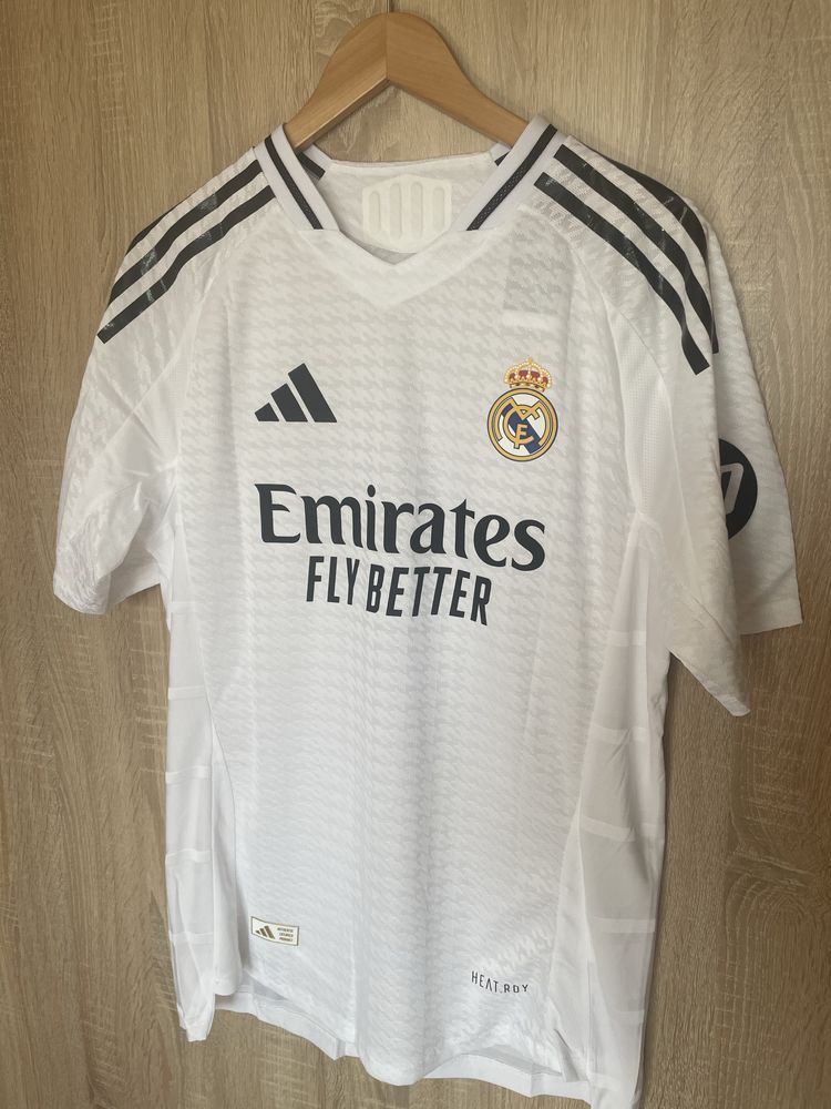 Tricou Real Madrid 24/25 – Vinicius Junior (Versiunea pentru jucători)