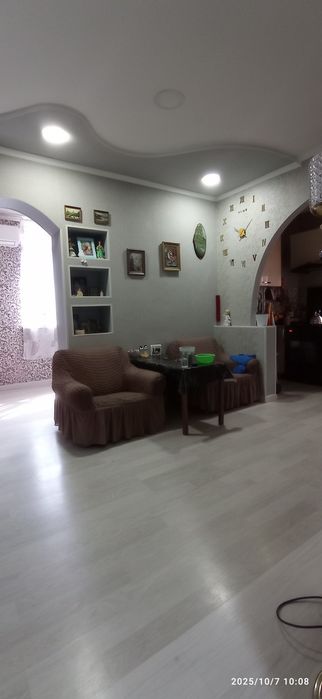 Продается 1 комнатная квартира на Кара Камыше 2/5,  42.5 КВ. М.