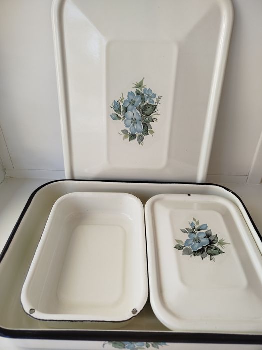 Продам эмалированные формы для холодца