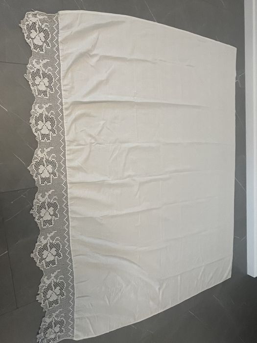 Cearsafuri traditionale cu dantela