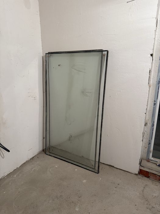 Стекла  продам срочно