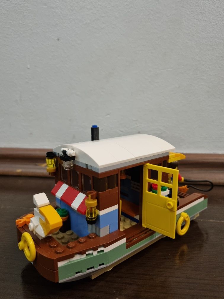 Casuta Din Barca Lego