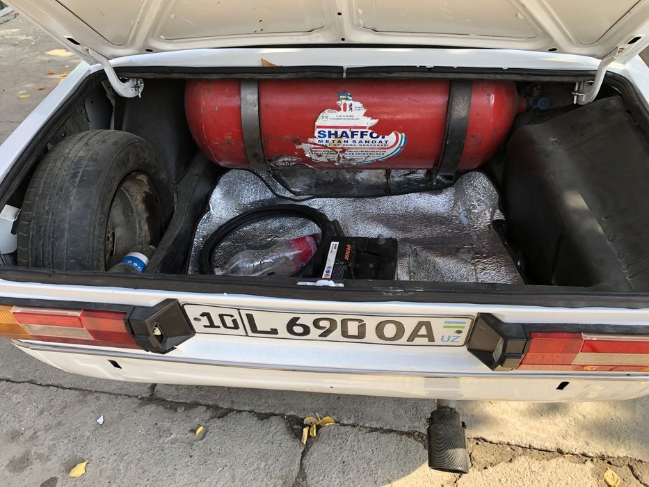 Vaz 2106 sotiladi