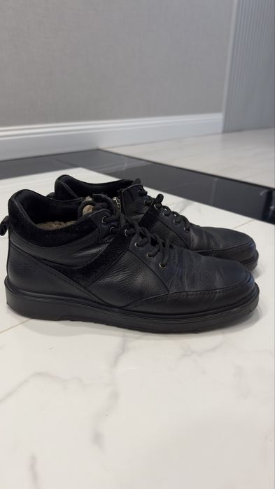 Продам зумние ботинки мужские