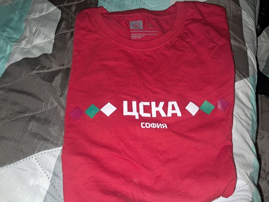 Тениска, несесер, 2 шапки и знаме на ЦСКА