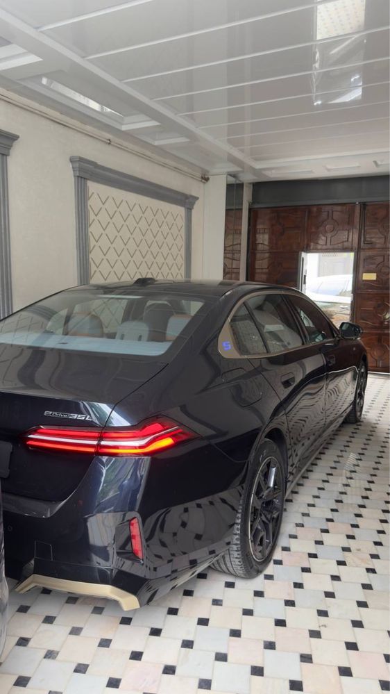 BMW I5 35L 2024 года