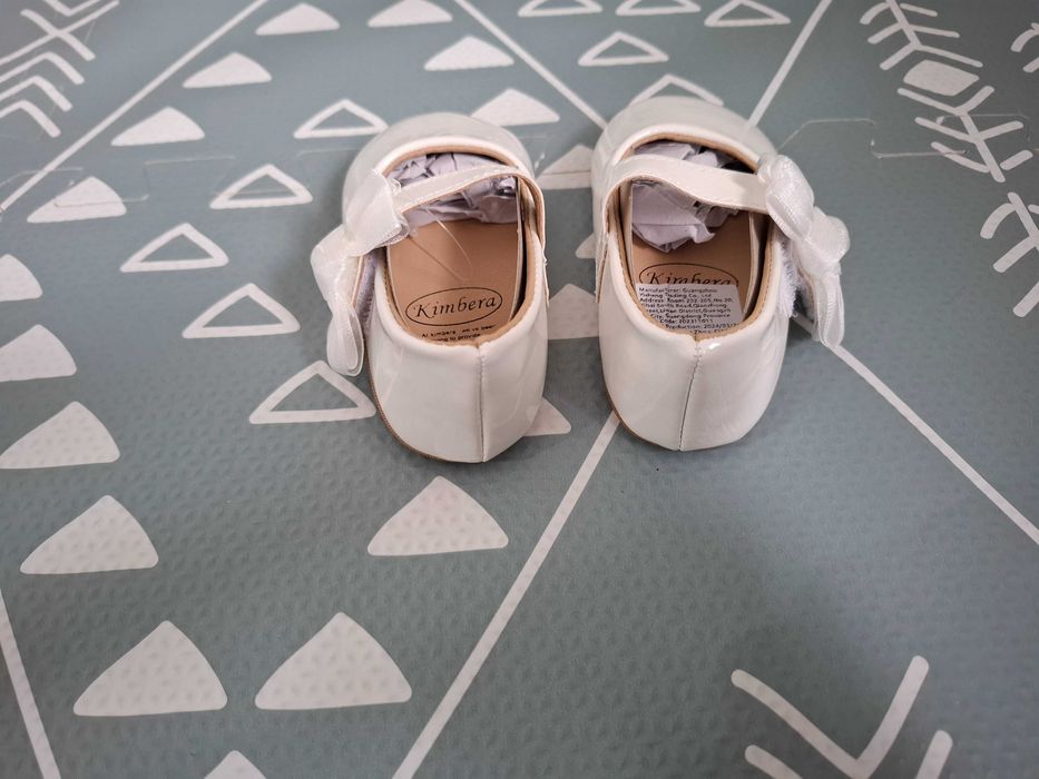 Бели обувчици размер 13