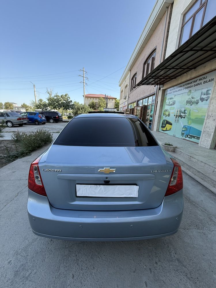 Автомашина Шевроле Ласетти