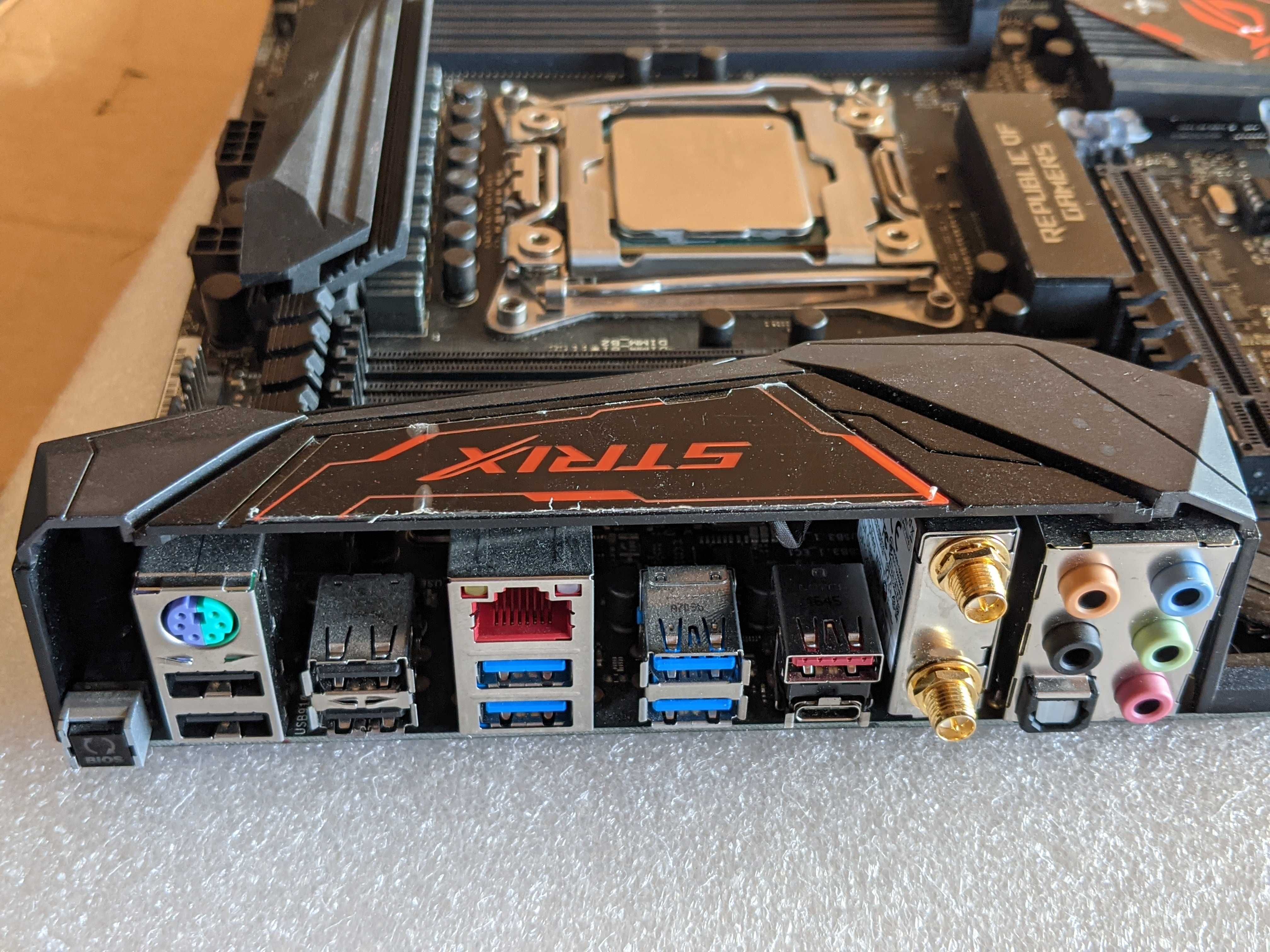 kit placa de baza ASUS ROG STRIX X99 Gaming + procesor Intel i7 5820K