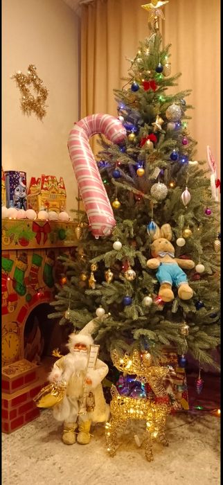 Олень под елку декор