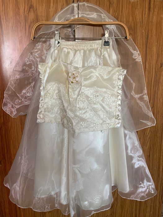 Платье кремовое на 7-8 лет