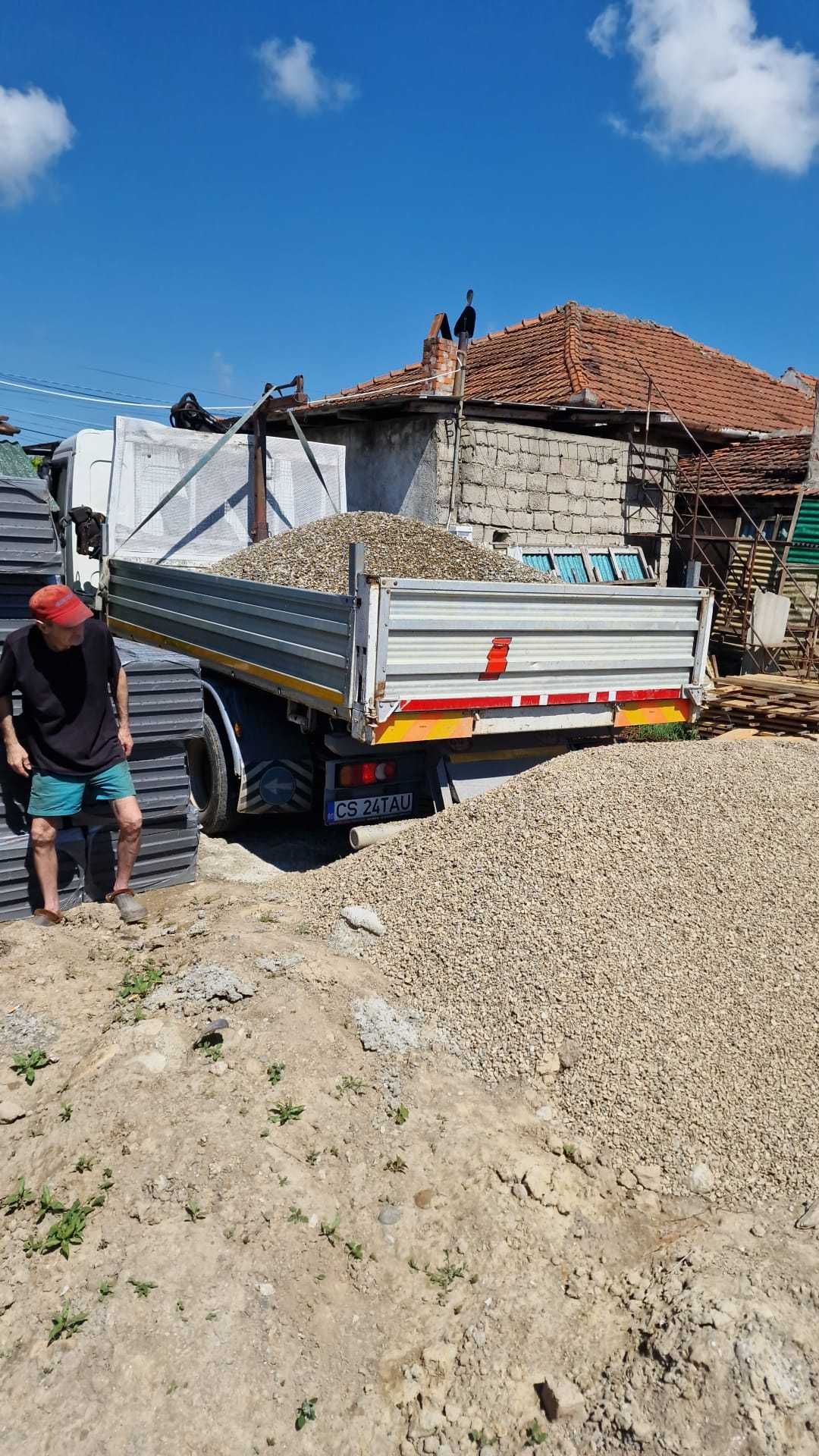 Vand autobasculanta Daf 55 cu macara