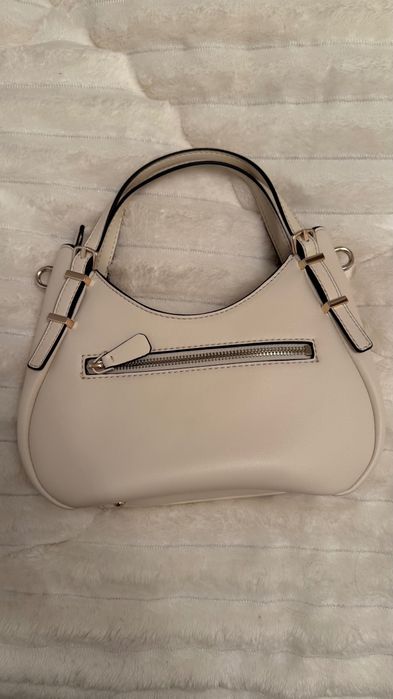 Бежова чанта guess- носена веднъж, без никакви забележки