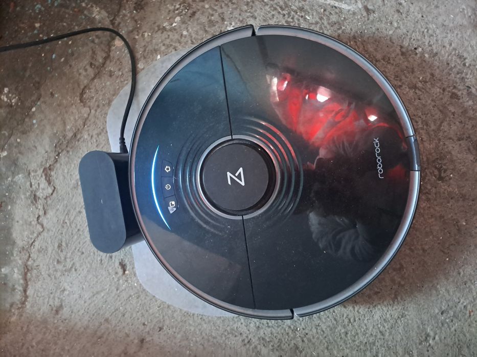 Vând robot aspirator roborokc