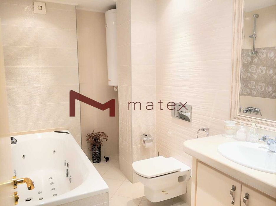 Продава се Двустаен апартамент в Варна, Център - 72 кв.м за 3403 €/кв.м - Снимка #4