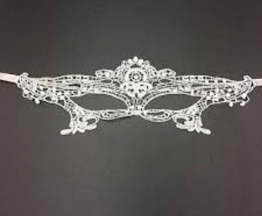 Комплект белая карнавальная маска и перчатки