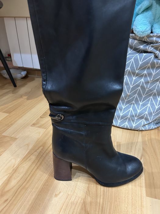 Продам новые , зимние сапоги