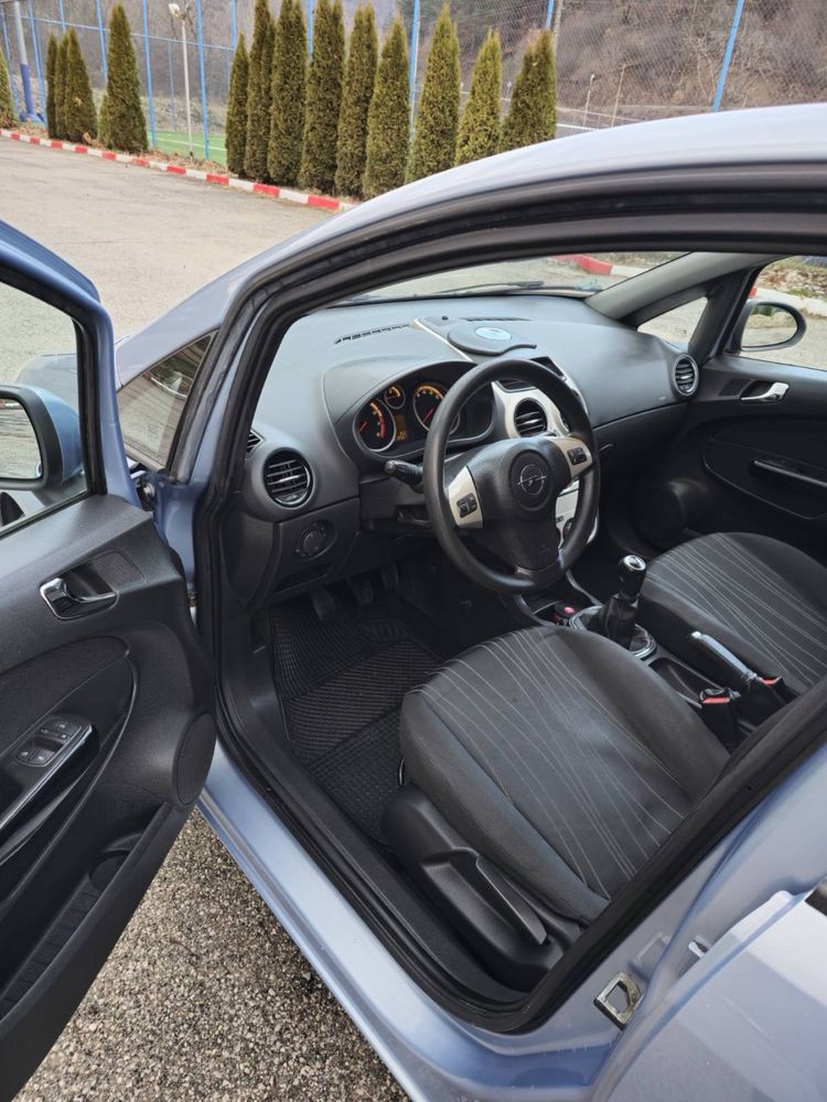 Opel corsa D 1.2 benzin
