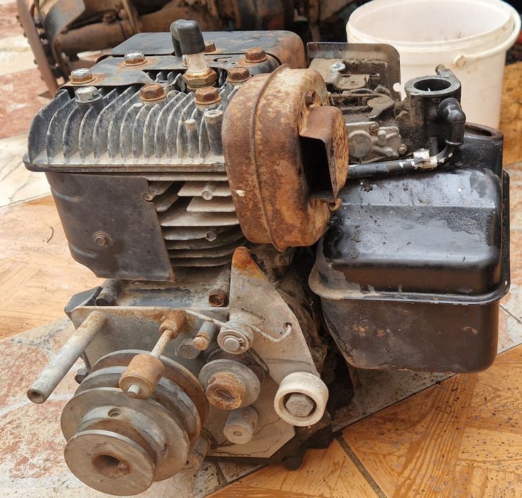 briggs & stratton двигател 5HP бригс