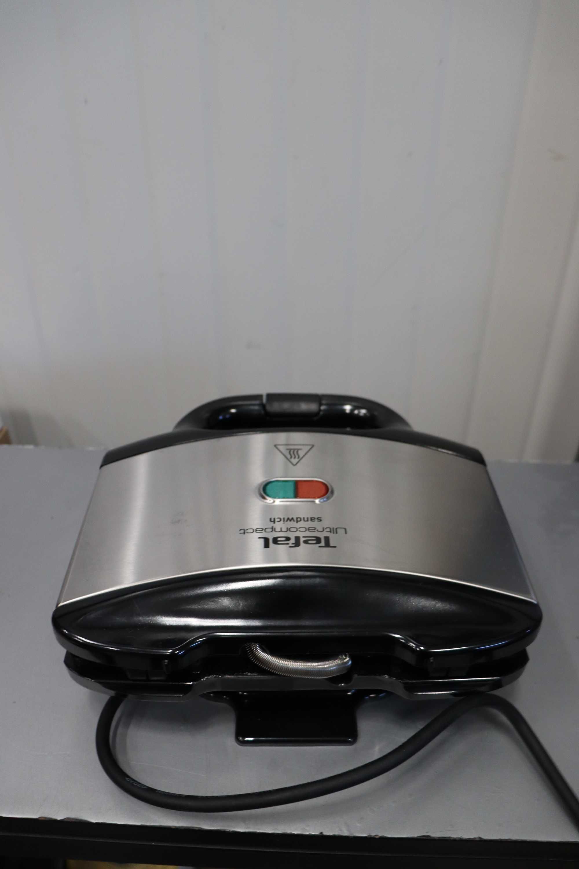 Уред за сандвичи Tefal Ultracompact SM155212, 700W, Незалепващи плочи