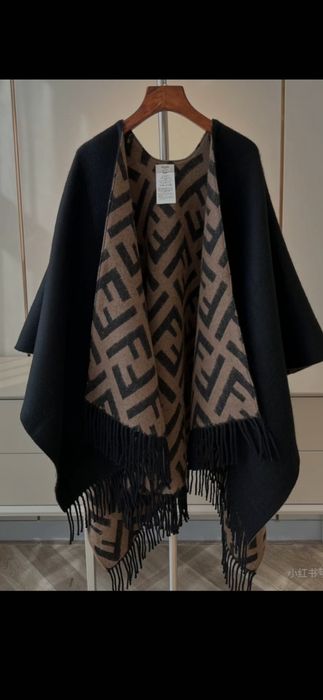 Poncho Fendi, model 2026, 2 modele