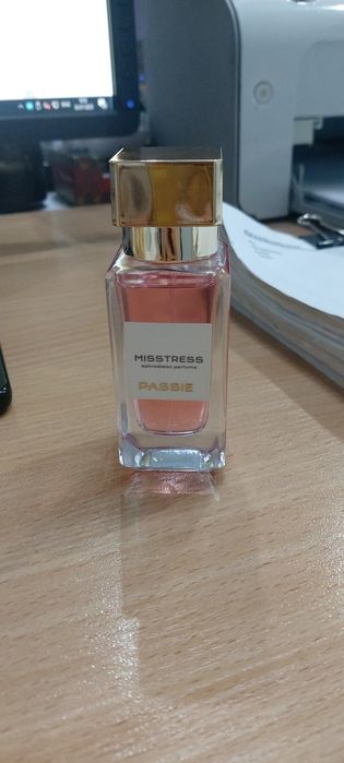 Парфюм продаю ))