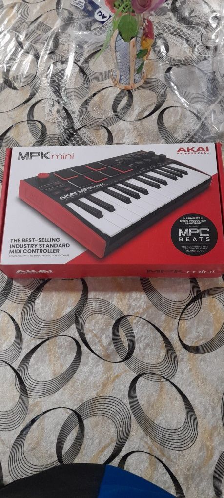 Vând clapă midi Akai mpk 3 mini